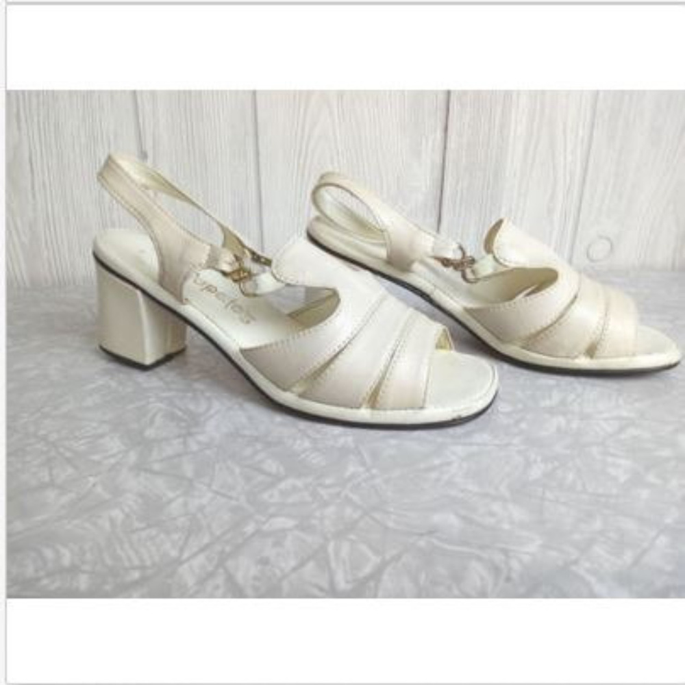 Vintage 70s 80s Chunky White Strappy Block Heel Open-toed Sandals